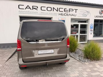 Mercedes V 220 - 6