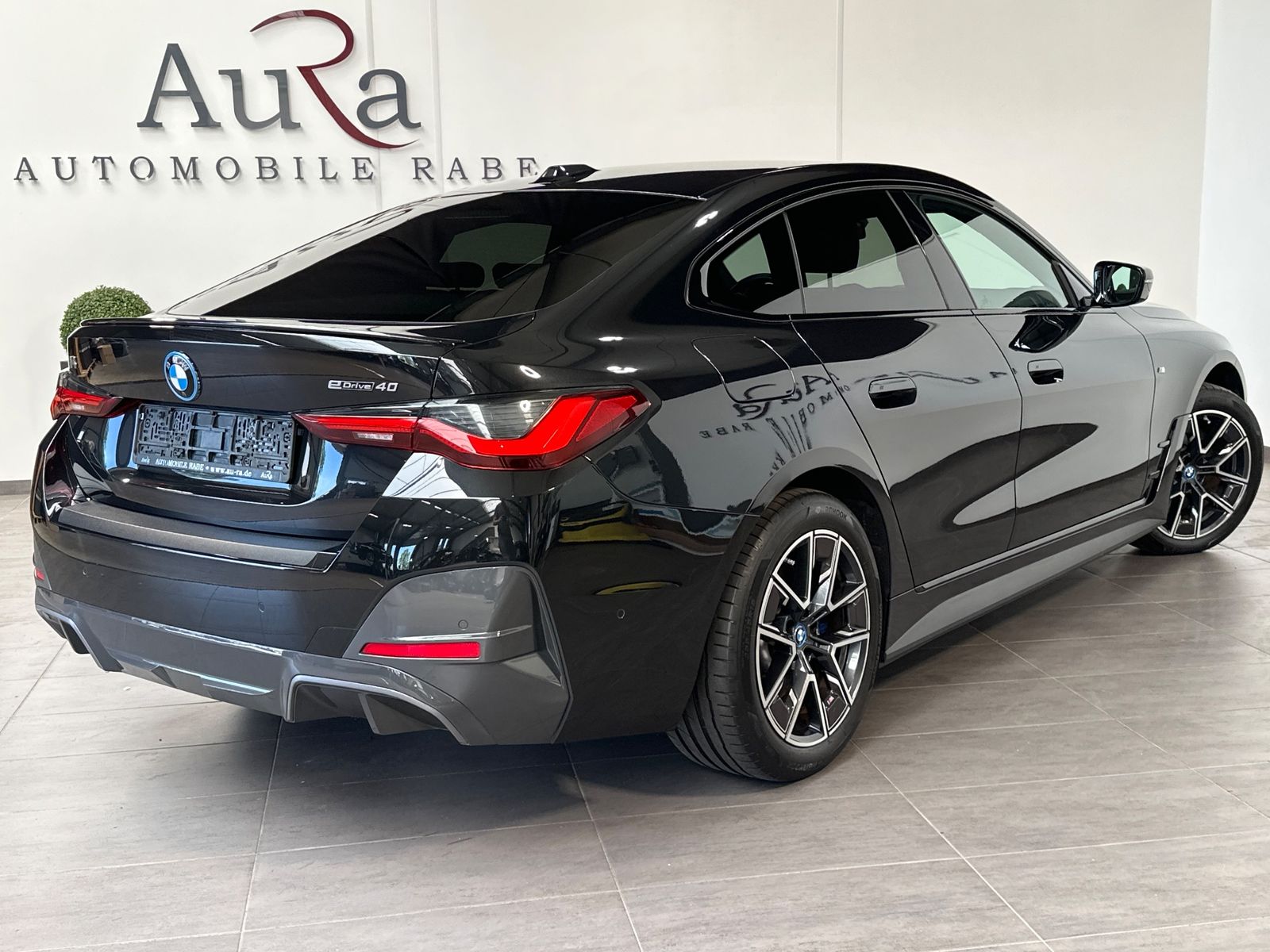 Fahrzeugabbildung BMW i4 eDrive40 Gran Coupe M-Sport NAV+LED+KAM+ACC