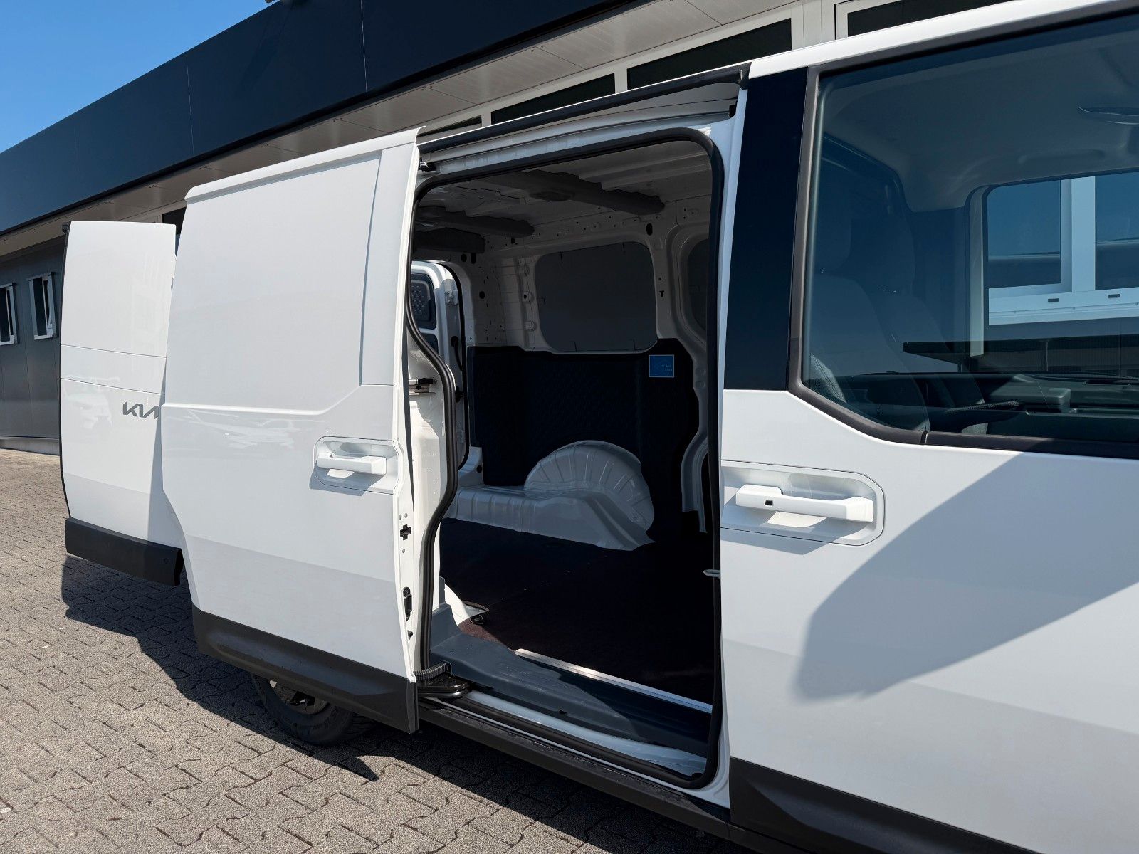 Fahrzeugabbildung Kia PV5 Cargo L2H1 71,2 Elite WP AW Laderaumausklei