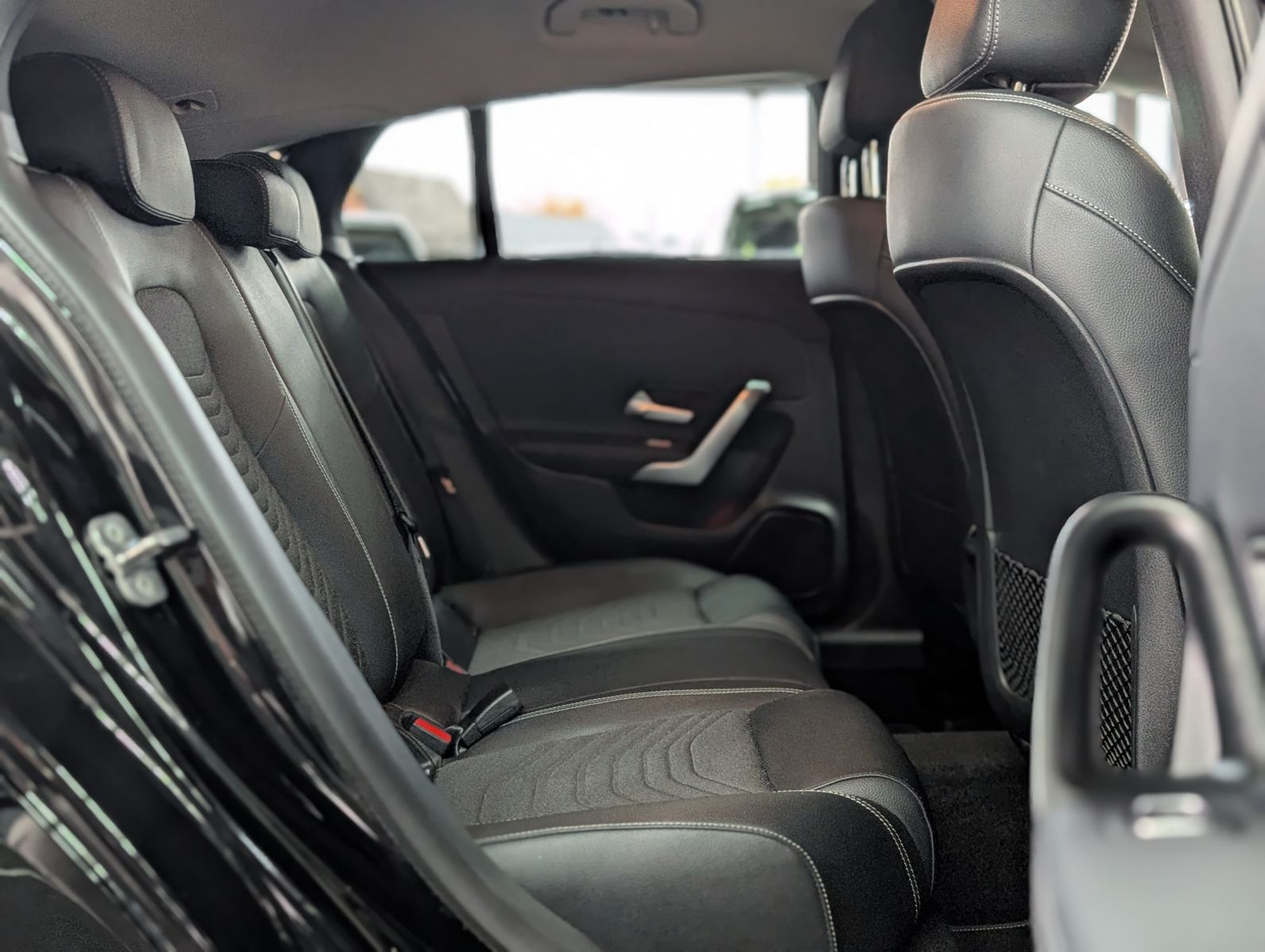 Fahrzeugabbildung Mercedes-Benz CLA 220 d SB MULTIBEAM LEDER DISTR HIGHEND 18