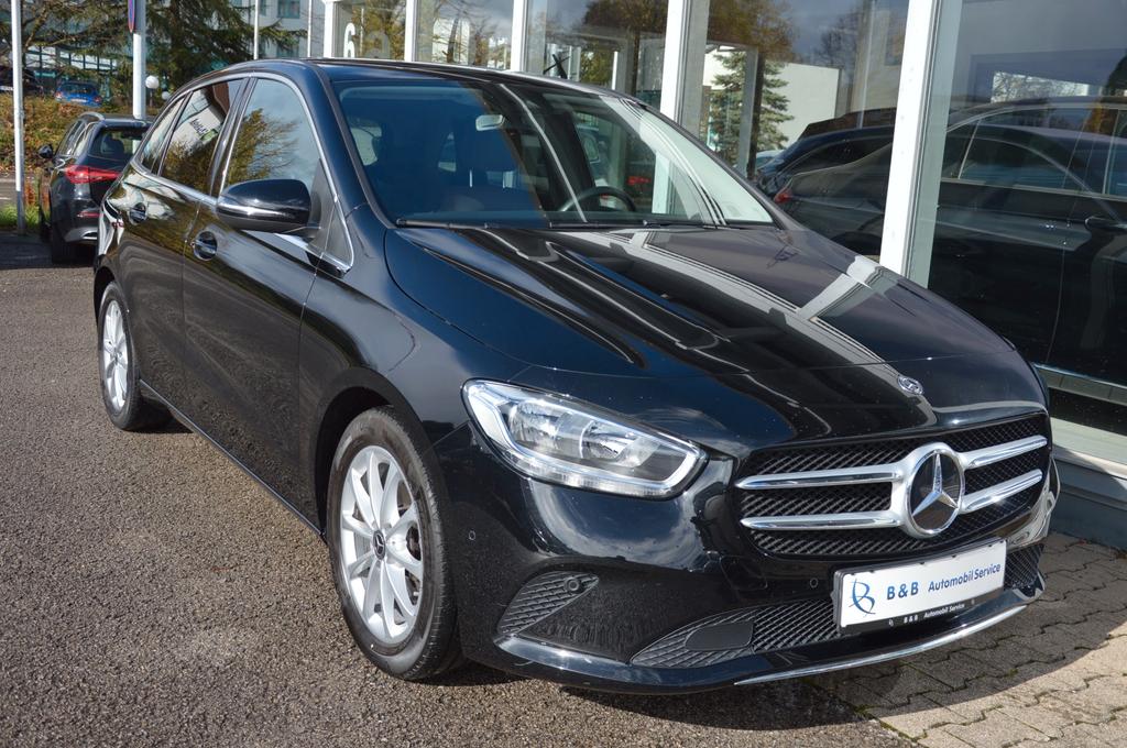 Mercedes-Benz B 180
