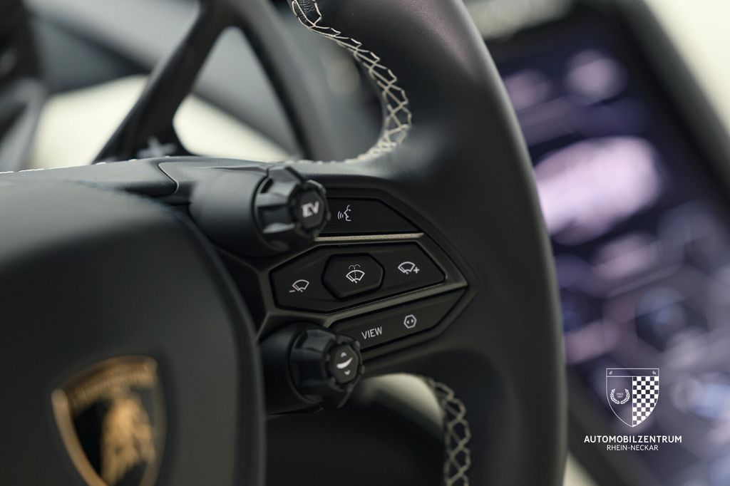 LAMBORGHINI Revuelto 2025