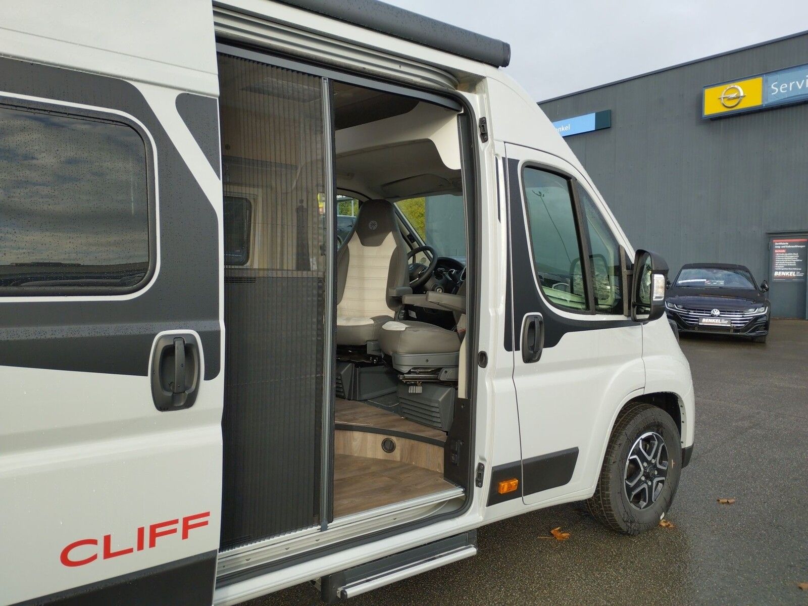 Fahrzeugabbildung Sunlight Adventure Cliff 640 Automatik, Dörr Edition, LTE