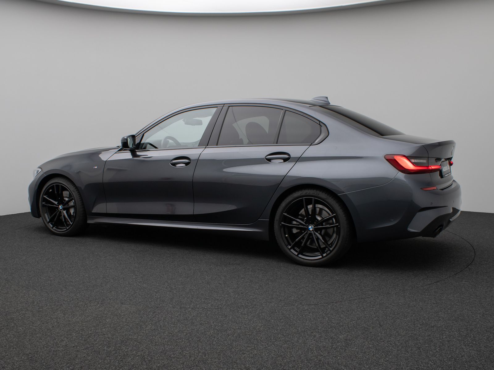 Fahrzeugabbildung BMW 330i xD M Sport Kamera Laser HUD DAB Komfort 19"
