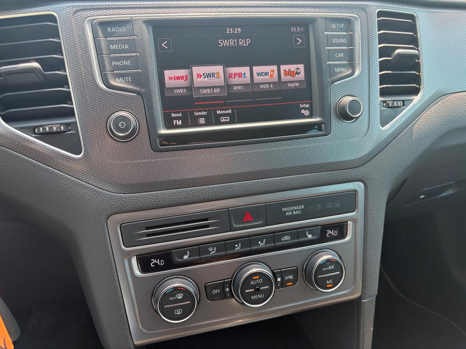Fahrzeugabbildung Volkswagen Golf Sportsvan 2.0 TDI VII Lounge Xenon AHK ACC