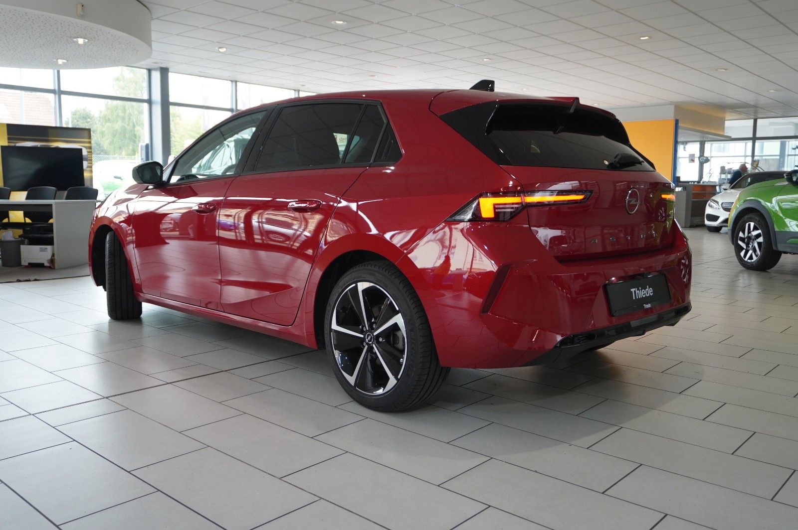 Fahrzeugabbildung Opel Astra L Lim. 1.2T ELEGANCE NAVI/LED/KAMERA/SPORT