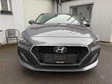 Hyundai i30 Fastback Premium Navi Teilleder PDC SHZ LED - Hyundai i30: Premium