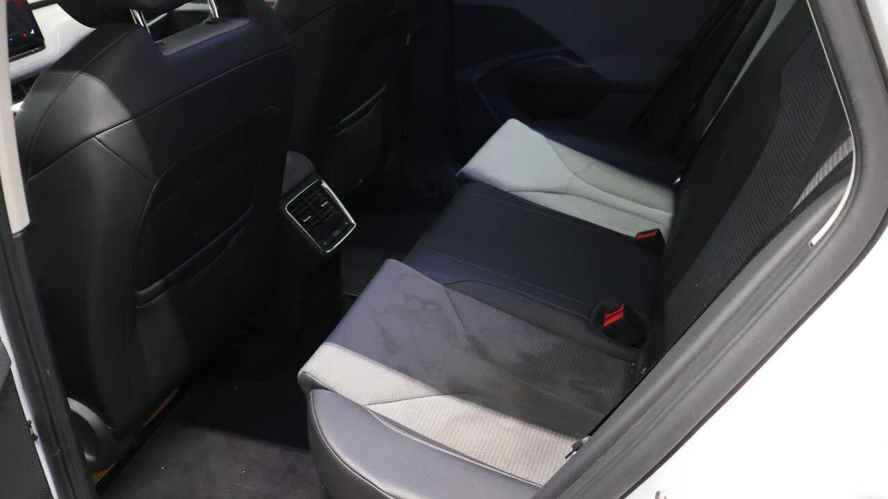 Skoda Enyaq 80 Loft Navi LED vc T-Leder AHK RFK 4xSHZ