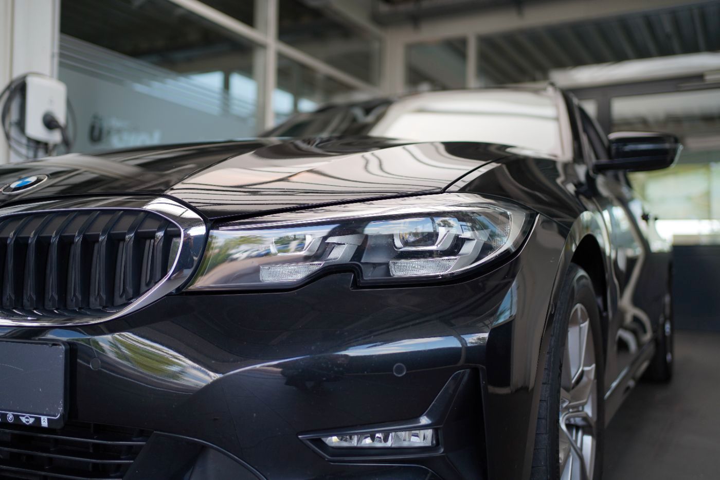 BMW 320i Sport Line ParkAssis+Komfortzug+Sitzheiz.F& foto 4