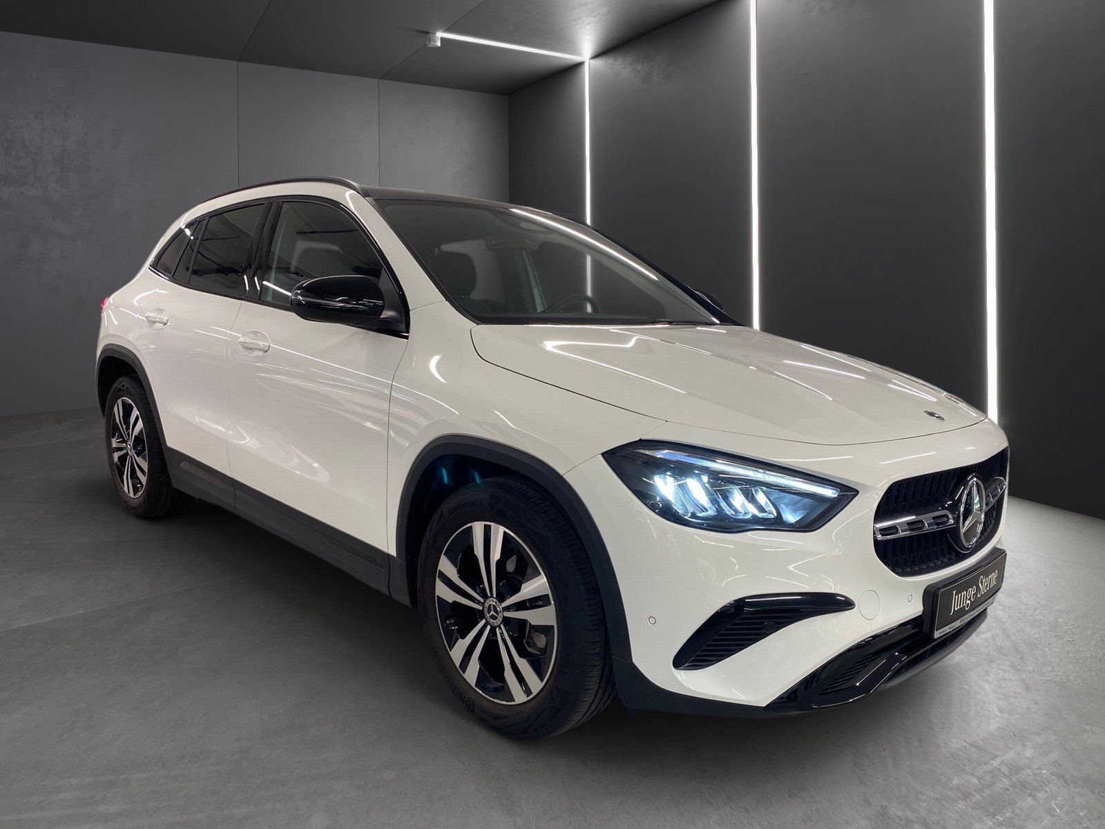 Fahrzeugabbildung Mercedes-Benz GLA 180 Progressive*AHK*Pano*Night*Kam*Easy-Pack