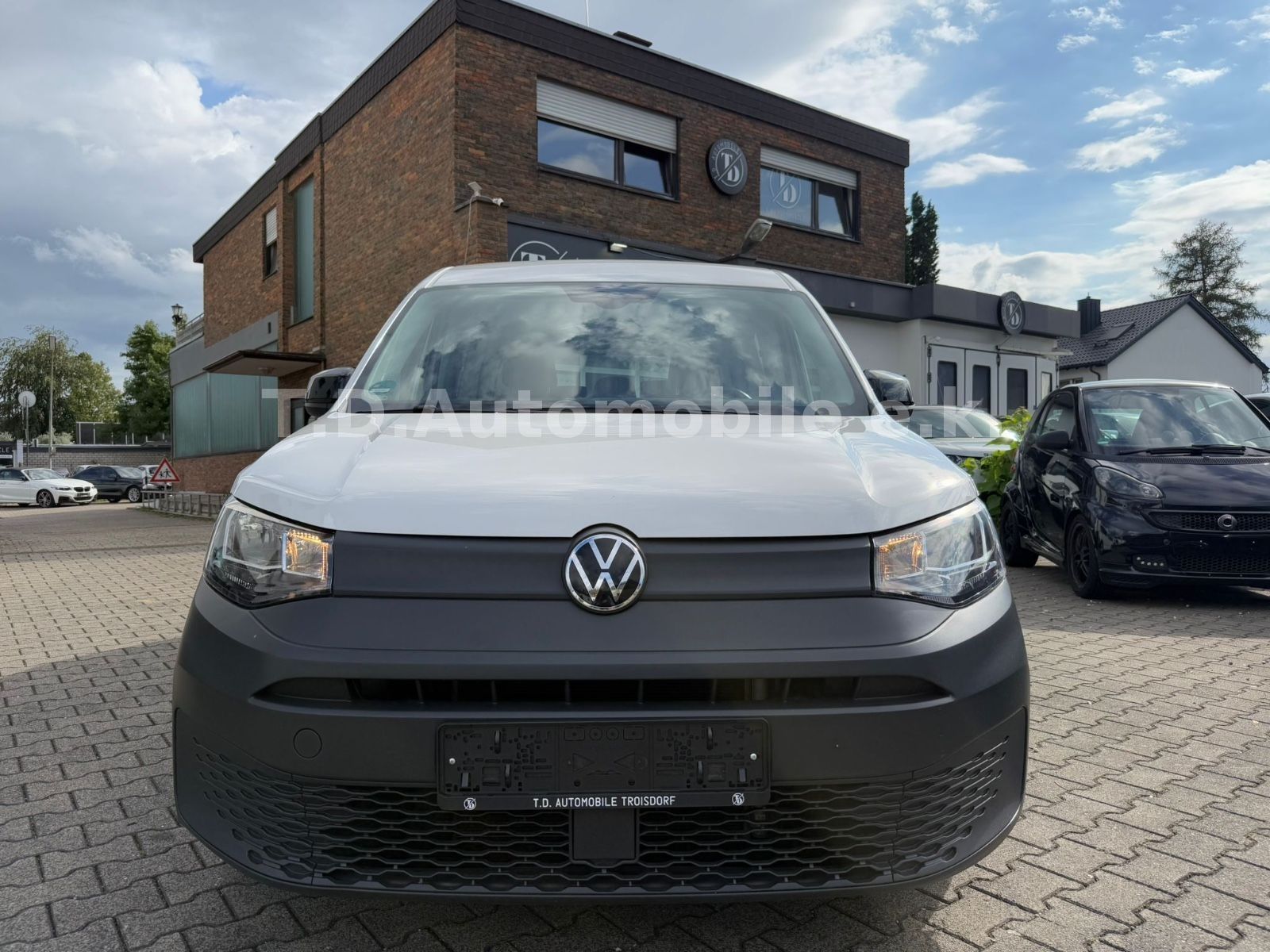 Volkswagen Caddy Basis maxi/Automatik/7 Sitze imagem 2