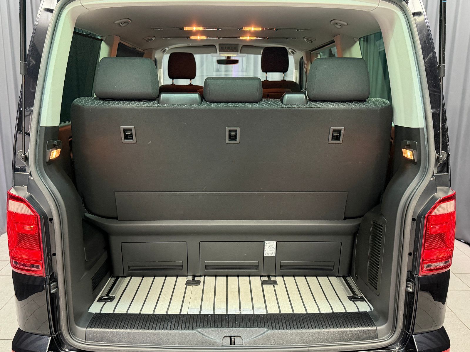 Fahrzeugabbildung Volkswagen T6 Multivan Trendline|Behindertengerecht|DSG|NAV
