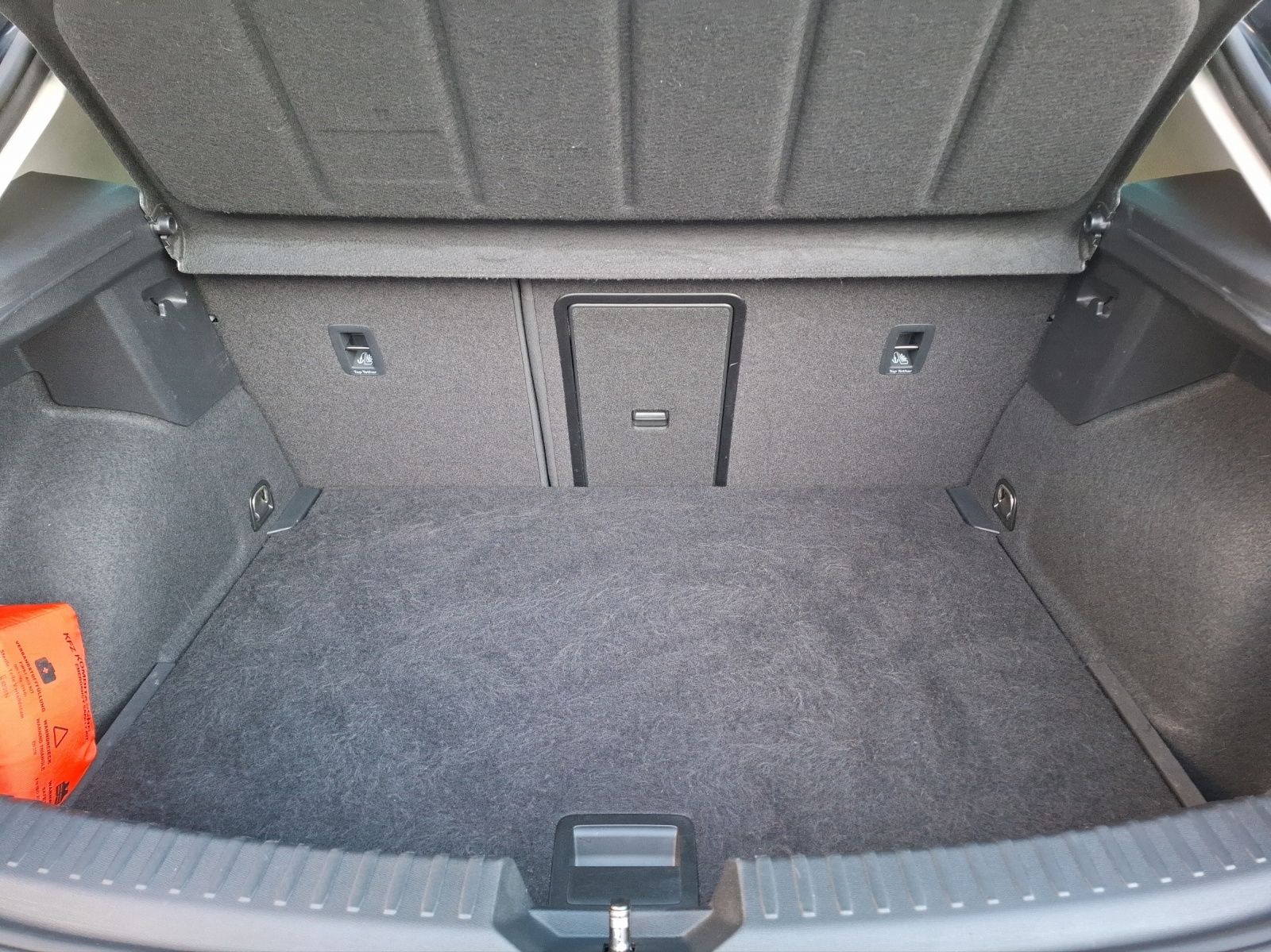 Fahrzeugabbildung SEAT Leon TSI FR LED Navi ACC Park-Assist SH