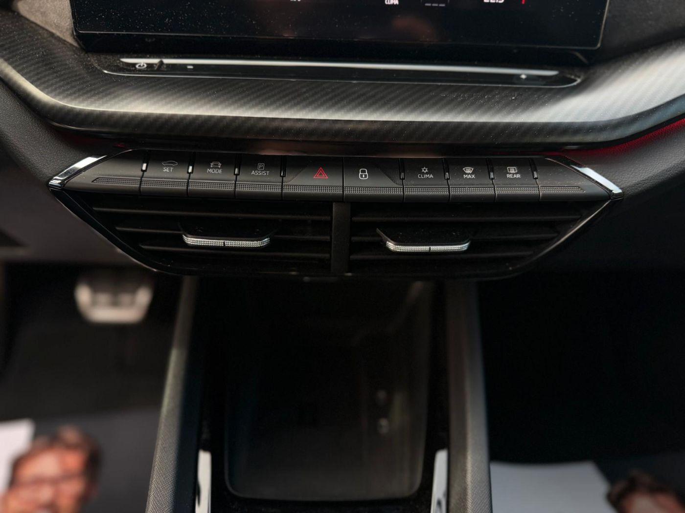 Skoda Octavia RS LED AHK Navi PDC SHZ Virtual el.Heck