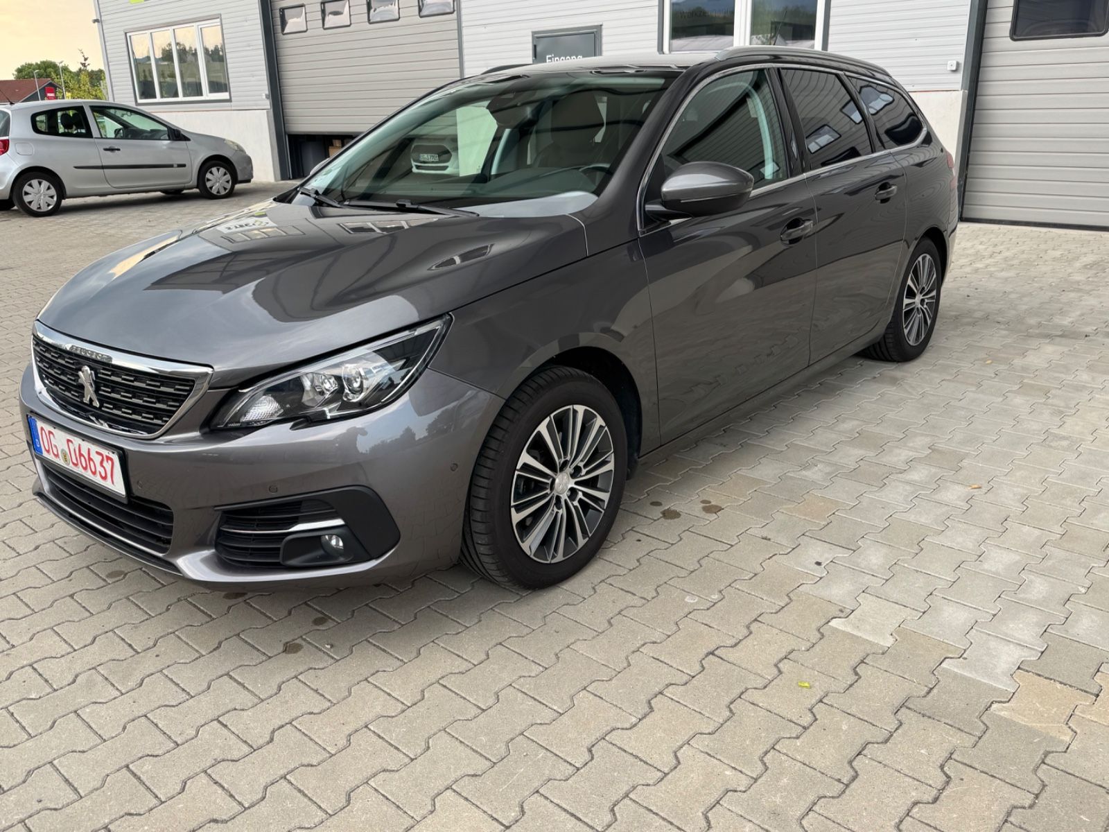 Peugeot 308 SW Allure AT8 1.5 Kamera AHK Totwinkel Sitzh