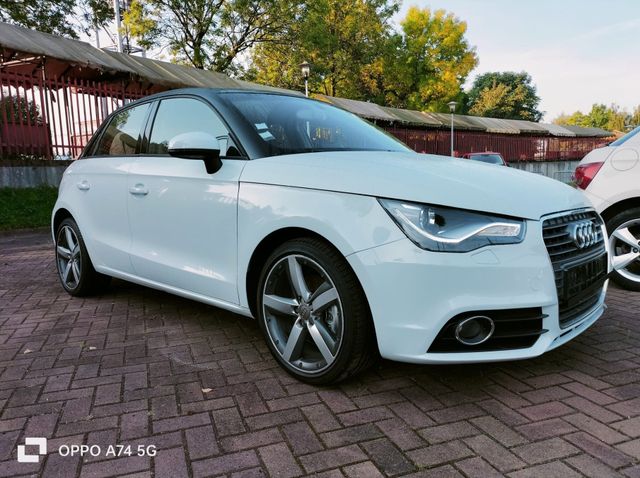 Audi A1 1.6 TDI 105 CV S Line Led Pelle.Navy Mat