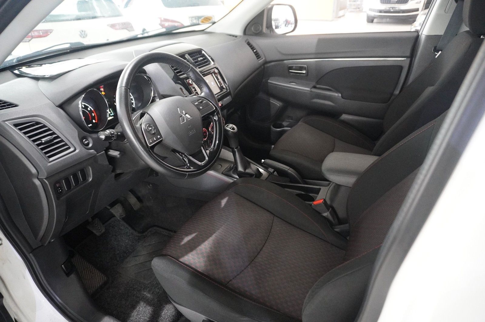 Fahrzeugabbildung Mitsubishi ASX 1.6 EDITION 2WD NAVI/LED/KAMERA/SHZ/TEMP/DAB