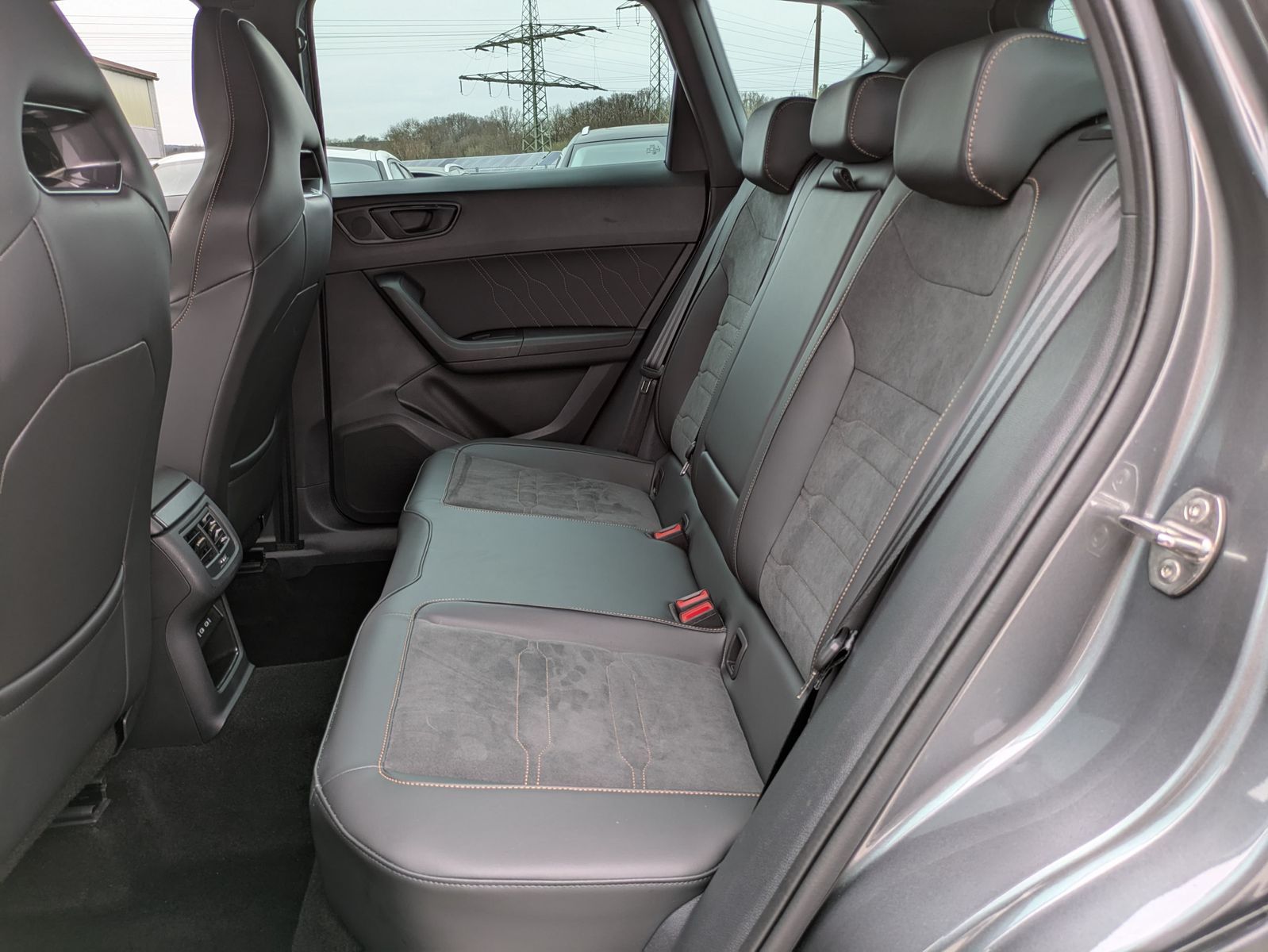 Fahrzeugabbildung CUPRA Ateca 1.5 TSI DSG AHK*LED*ACC*APP*KAMERA*19"