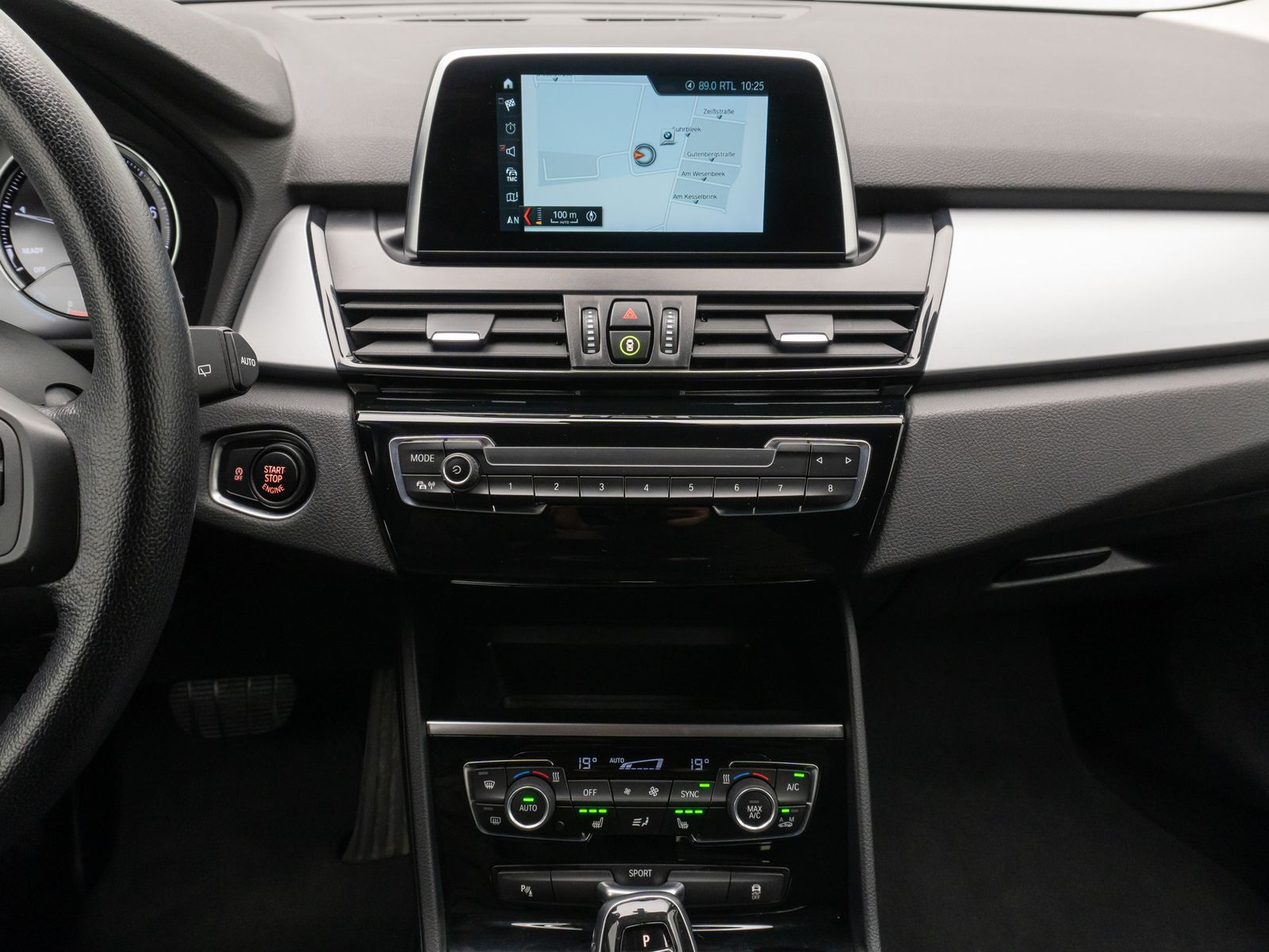 Fahrzeugabbildung BMW 218i Active Tourer LED Navi Kamera ParkAs Komfor