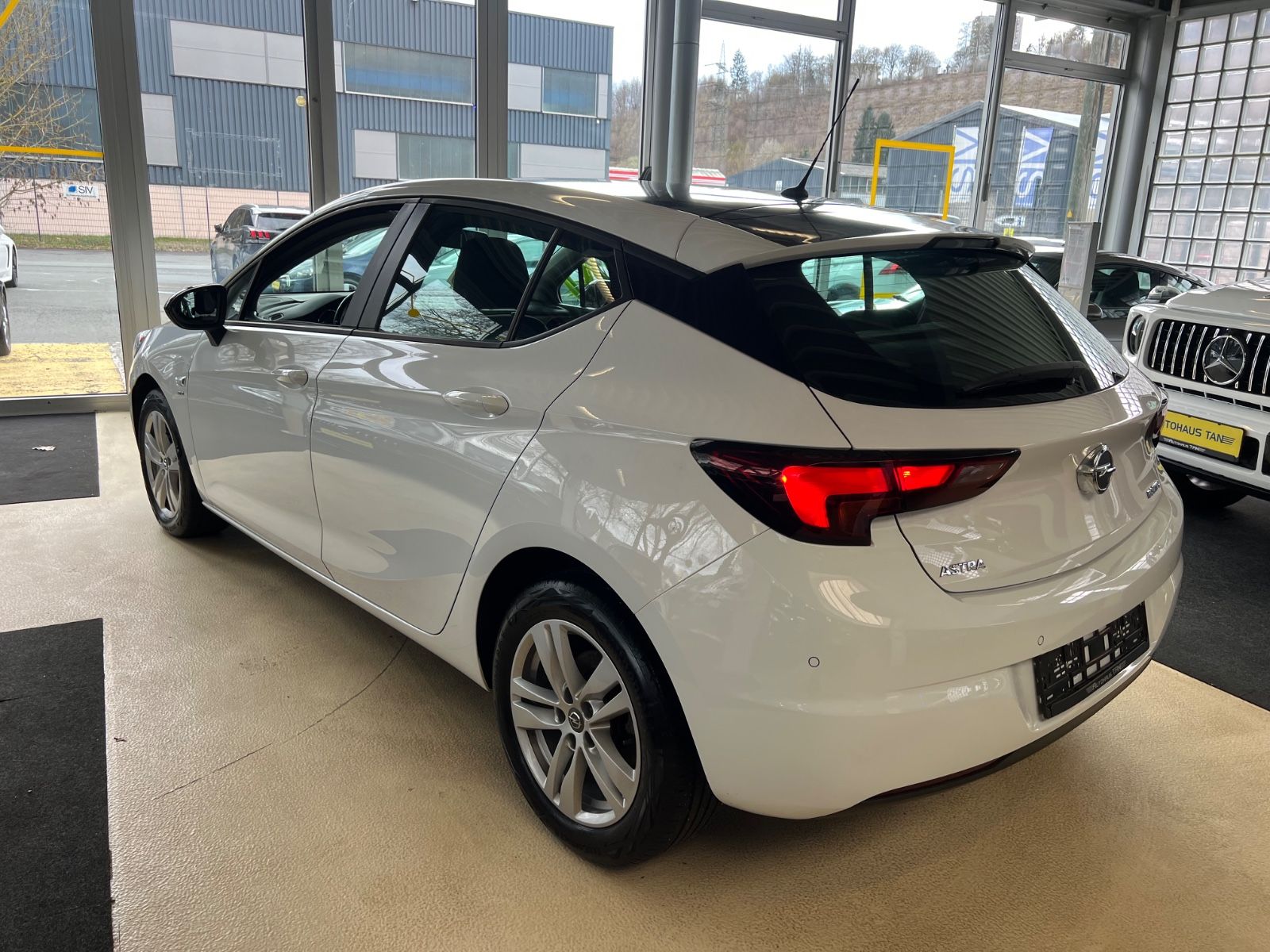 Fahrzeugabbildung Opel Astra K Lim. 5-trg. Active Start/Stop