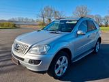 Mercedes-Benz ML 350 *Sportpaket*AHK*Navi*8-Fachbereift  - silberne Mercedes-Benz 350