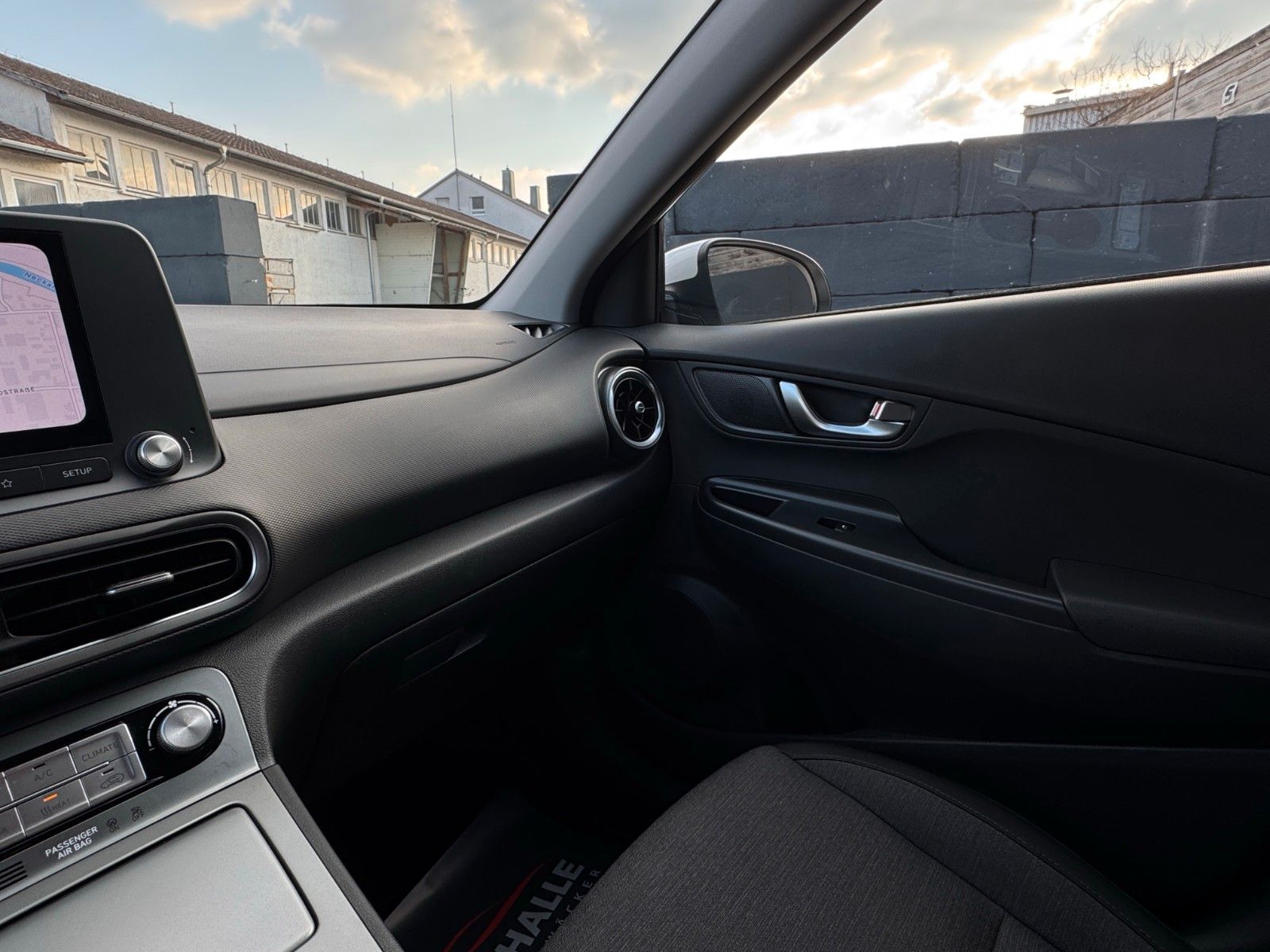 Fahrzeugabbildung Hyundai KONA E Select LKA ACC PDC SHZ LHZ Navi CarPlay