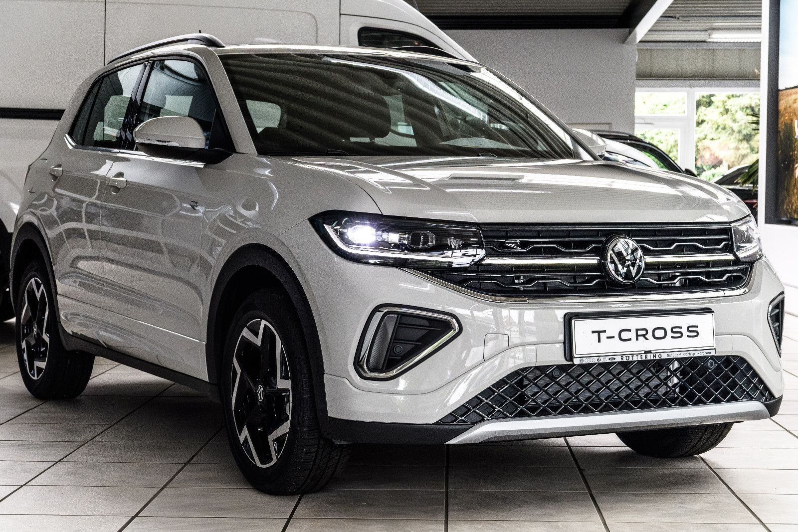 Fahrzeugabbildung Volkswagen T-Cross 1.0 TSI R-Line+DSG+Kamera+AHK+GJ-Reifen