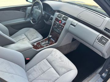 Mercedes E 320 - 12