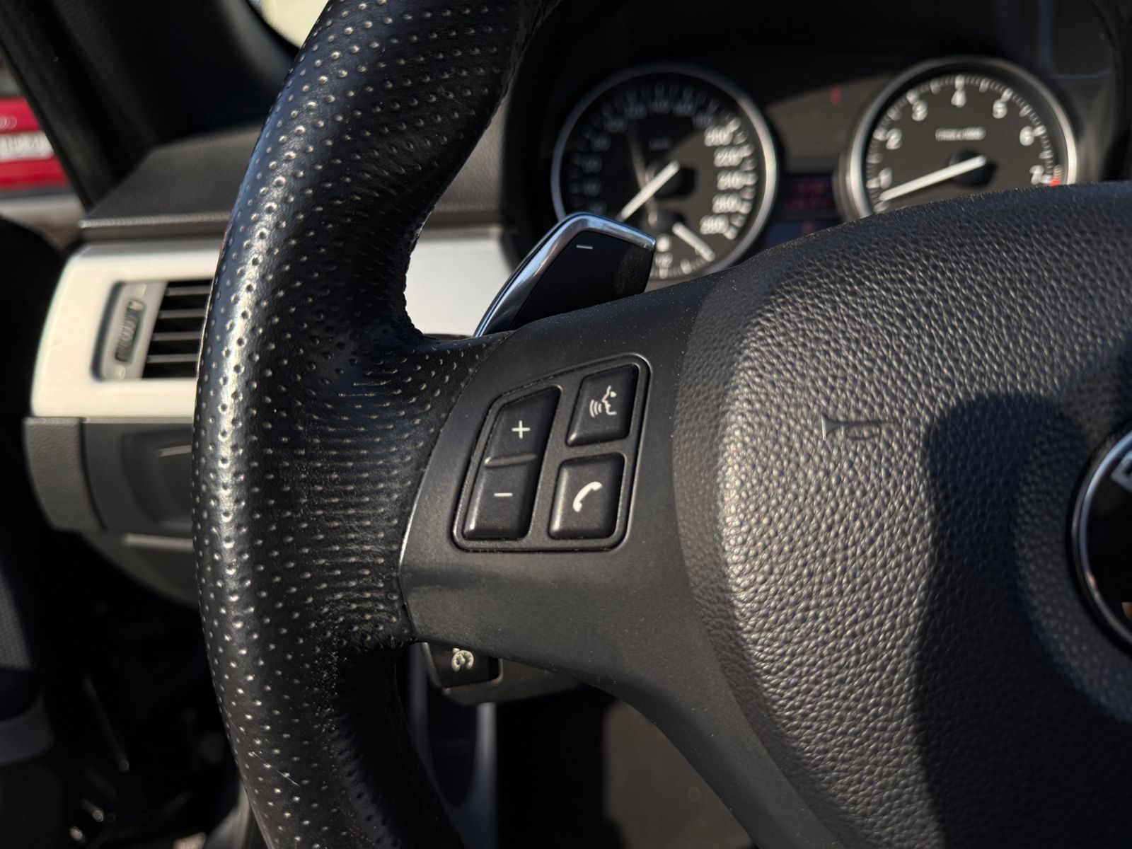 Fahrzeugabbildung BMW 335i Cabrio M-Paket H/K XENON NAVI