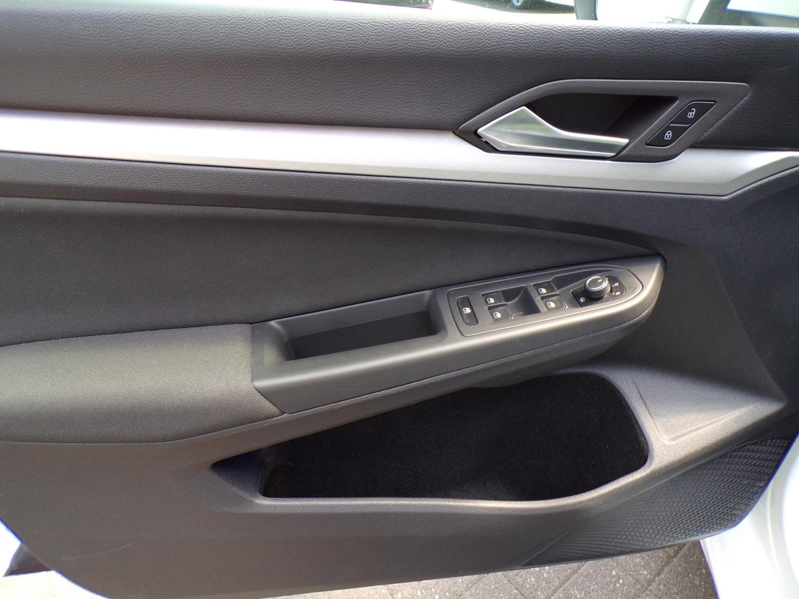 Volkswagen Golf VIII VARIANT 1.5 TSI LIFE / LED'S+SITZHZG, миниатюра 11