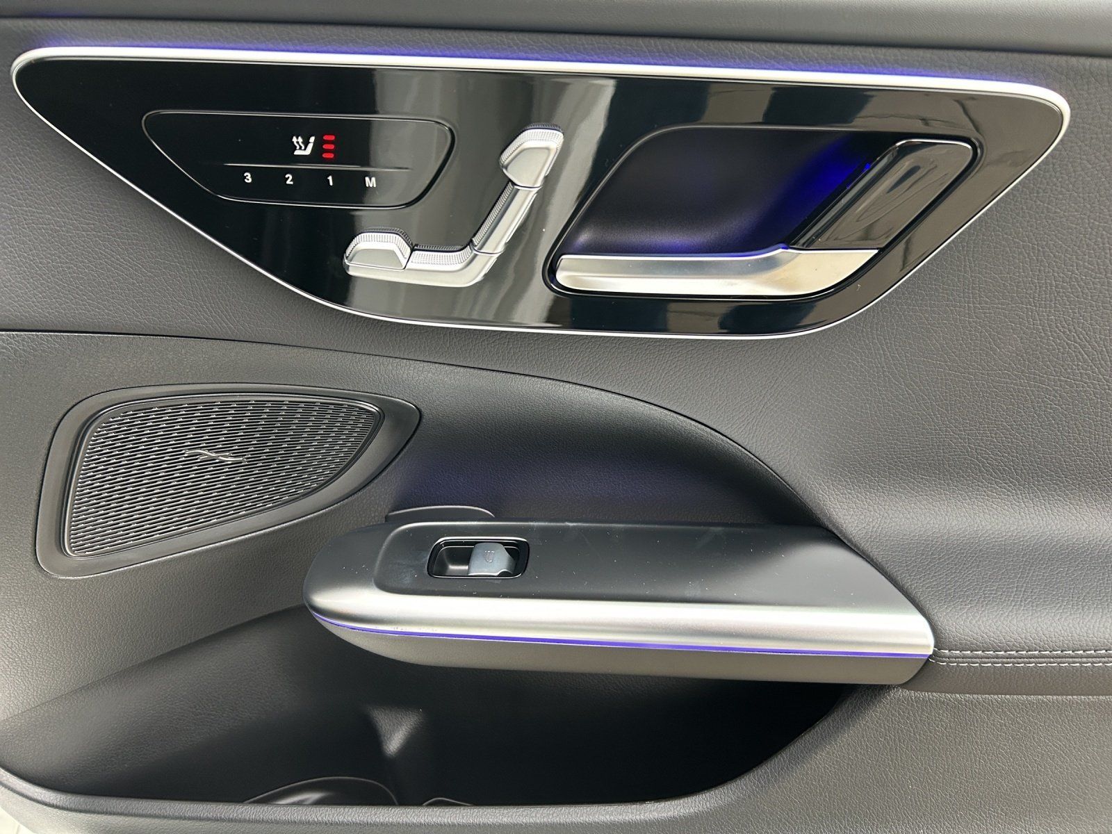Fahrzeugabbildung Mercedes-Benz C 220 d T AMG Pano AHK Memory DISTRONIC Digital