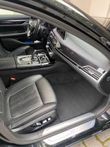 BMW 730d xDrive - Laser, Mass., Ferng.Parken, Rollos - BMW 7er Reihe Gebrauchtwagen in München
