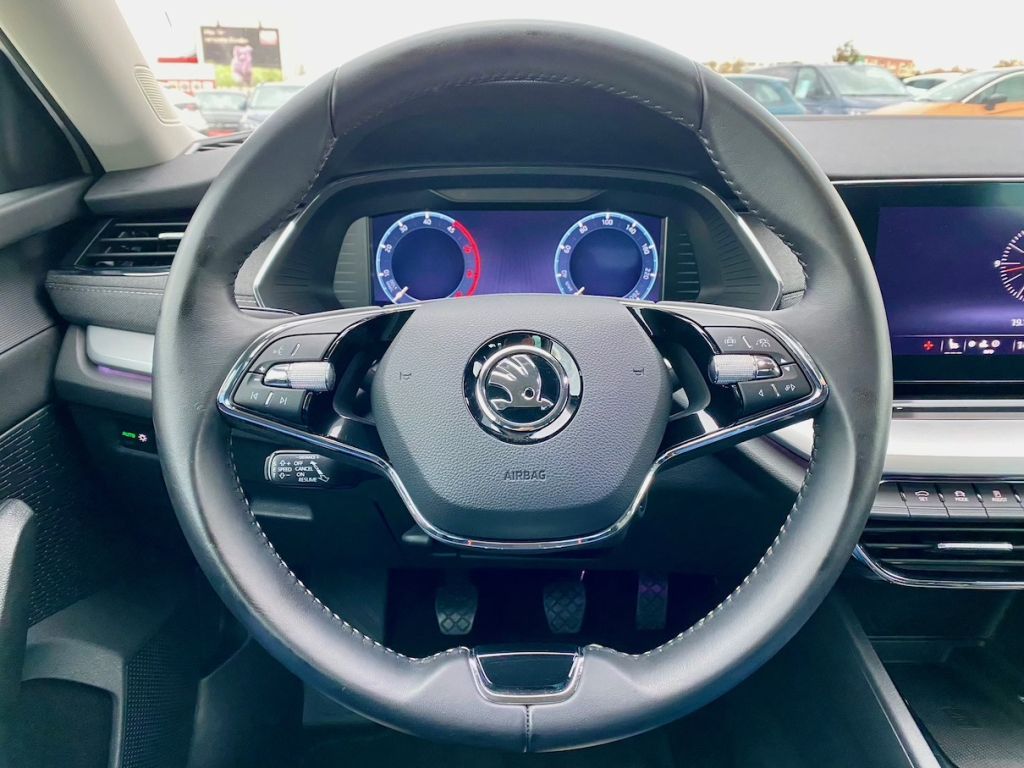 Fahrzeugabbildung SKODA Octavia Combi 2.0 TDI Style AAC NAVI LED HEAD UP