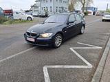 BMW 320 3 Limousine 320i - BMW 320 aus 2005: 320i