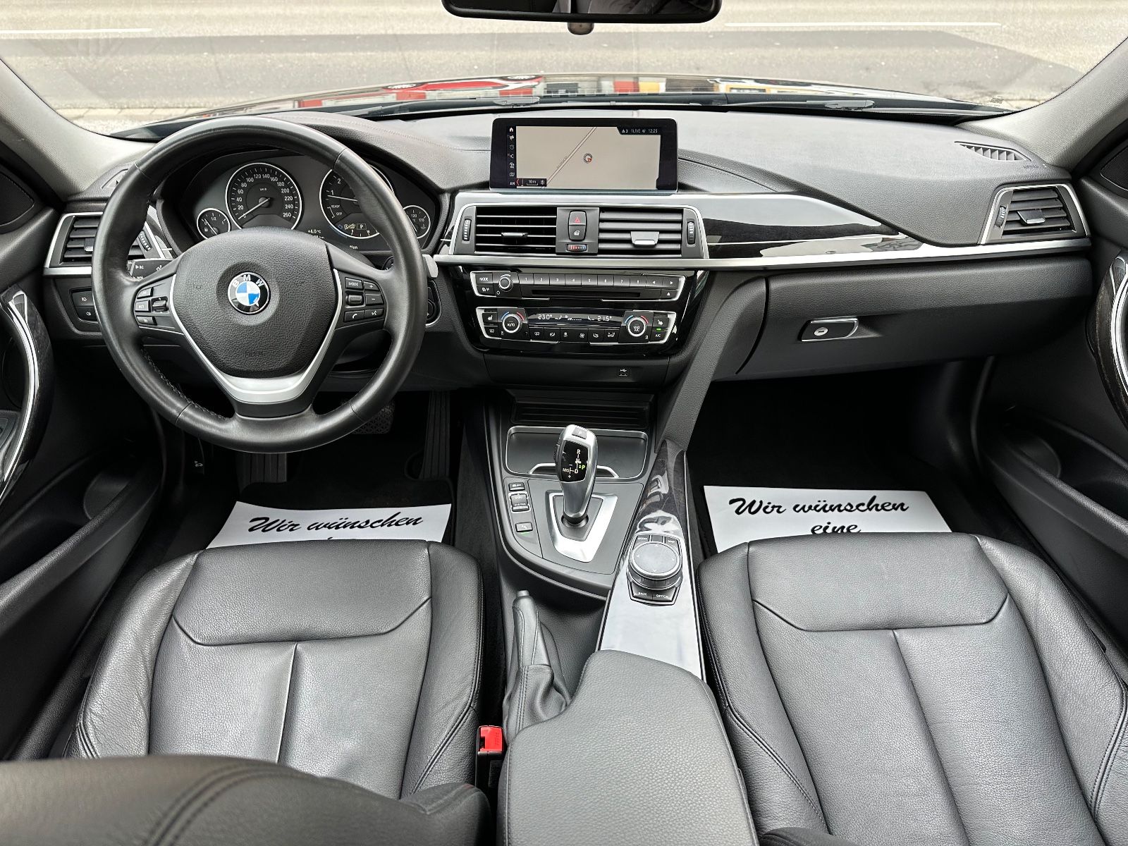 Fahrzeugabbildung BMW 330 Baureihe 3 Lim. 330i Luxury Line Purity LED