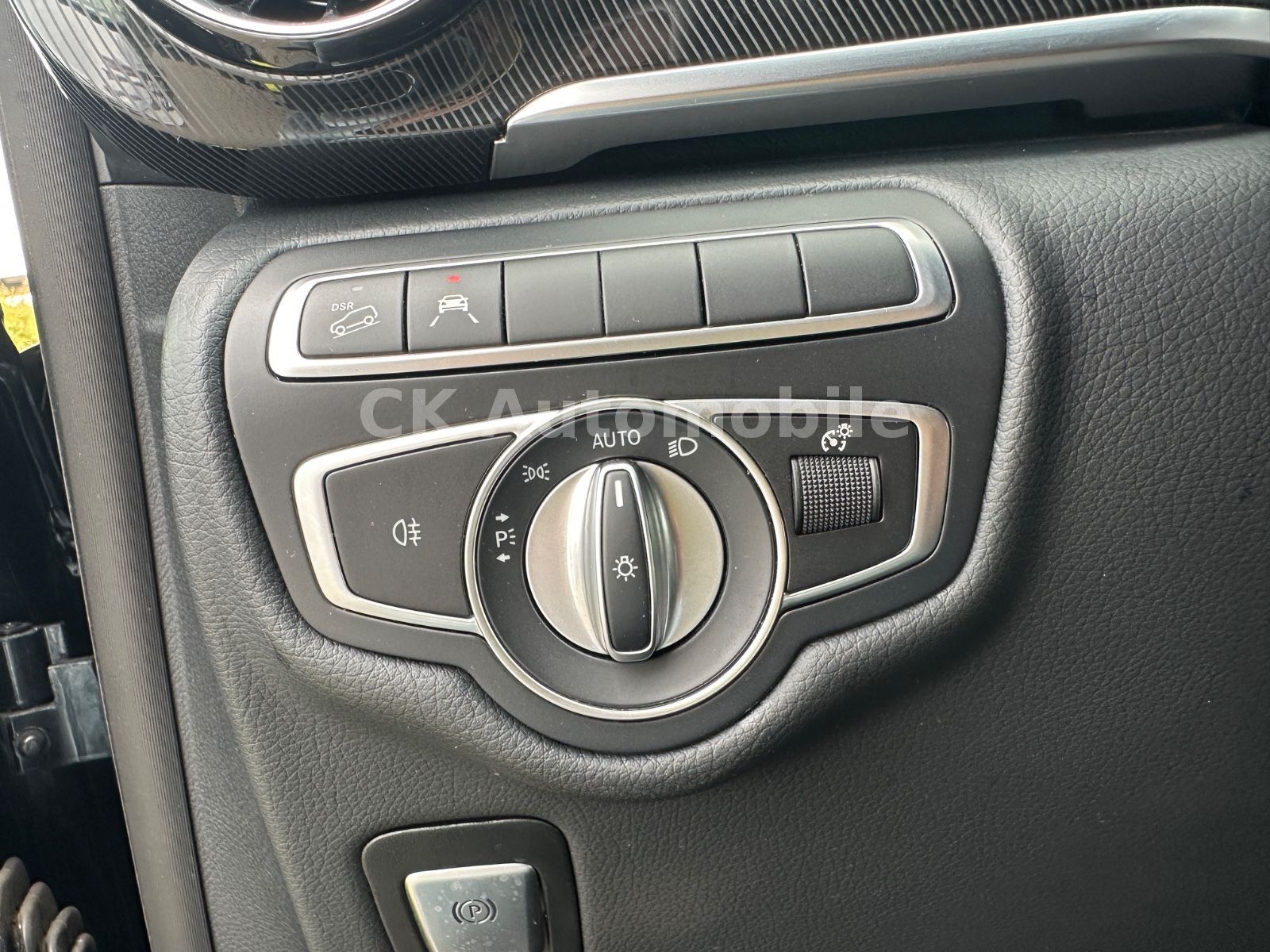 Fahrzeugabbildung Mercedes-Benz V 250d Edition 4MATIC Kompakt AMG-Line / 6 Sitze