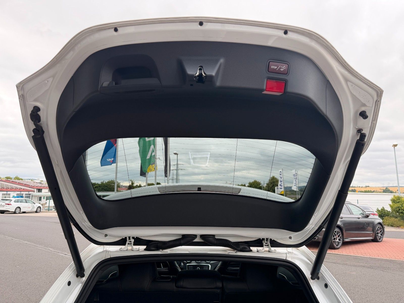 Fahrzeugabbildung Mercedes-Benz CLA 200 SB AMG+Pano+Distr+AHK+RKamera+TotW+