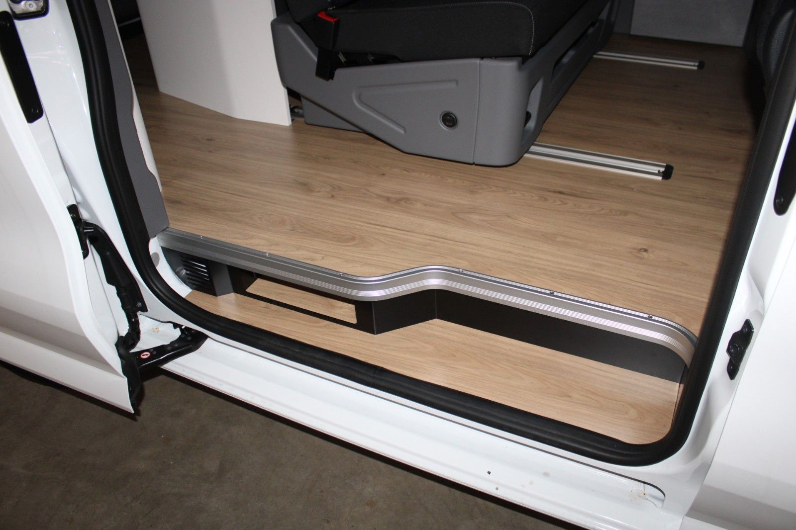 Fahrzeugabbildung Ford NUGGET L1 Titanium MARKISE + Aufstelldach SOFORT