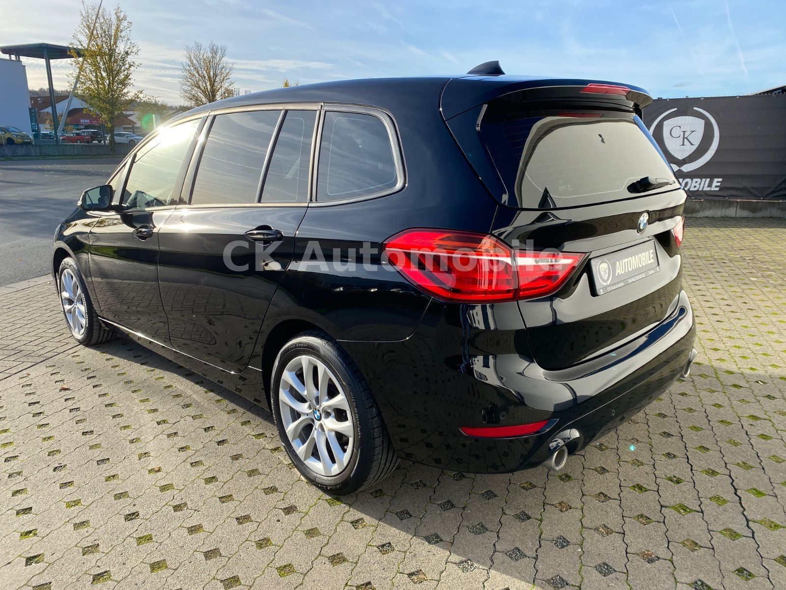 Fahrzeugabbildung BMW 218d Gran Tourer Advantage/Navi/Pano/LED/AHK