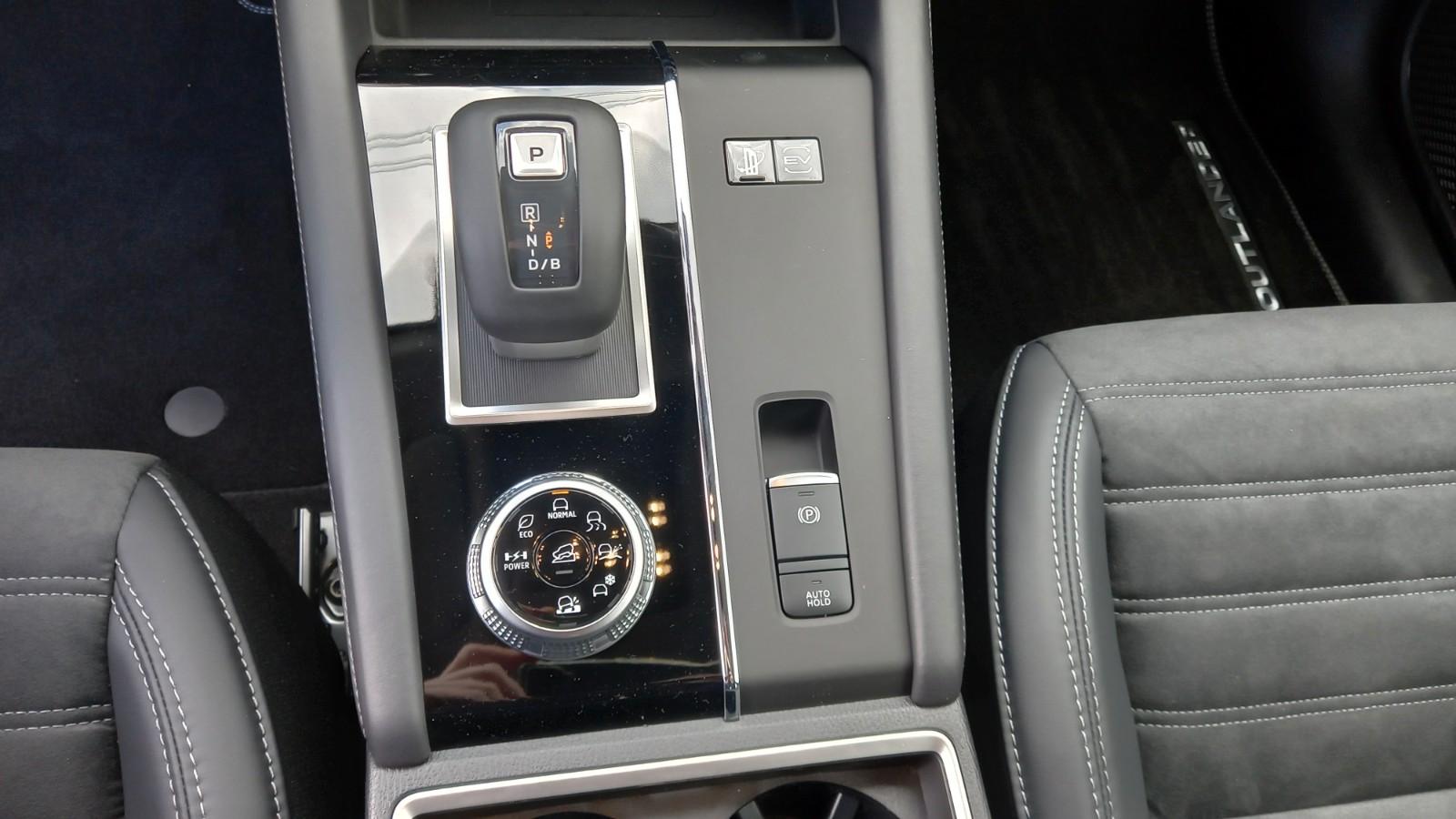 Mitsubishi Plug-in Hybrid Outlander Intro Edition