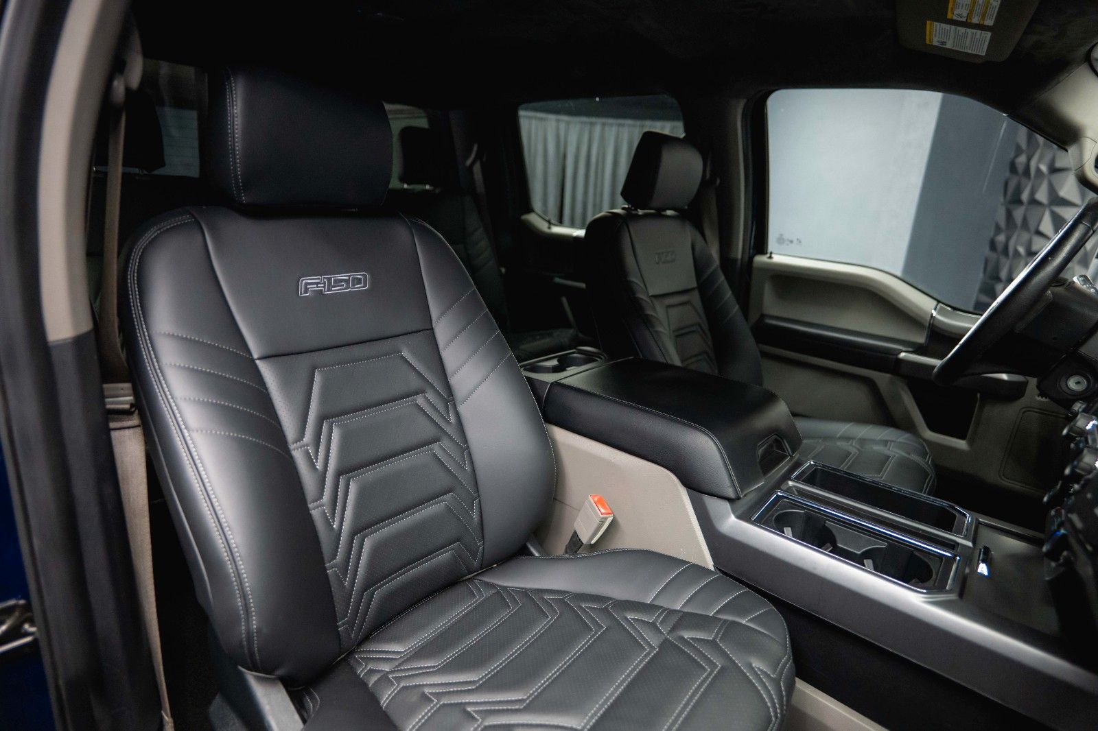 Fahrzeugabbildung Ford F150 V6 4x4 Offroad SuperCrew RAPTOR HardTop 19%