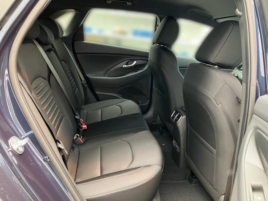 Fahrzeugabbildung Hyundai i30 5-Türer 1.0 T-GDI 7-DCT Advantage 2xKlima