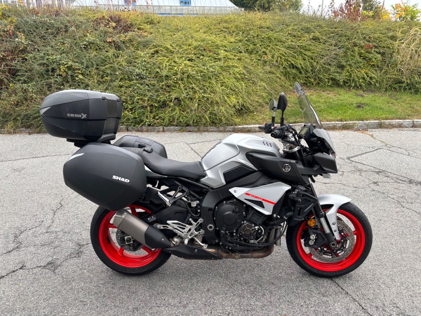Fahrzeugabbildung Yamaha MT 10 Topcase, Seitenkoffer