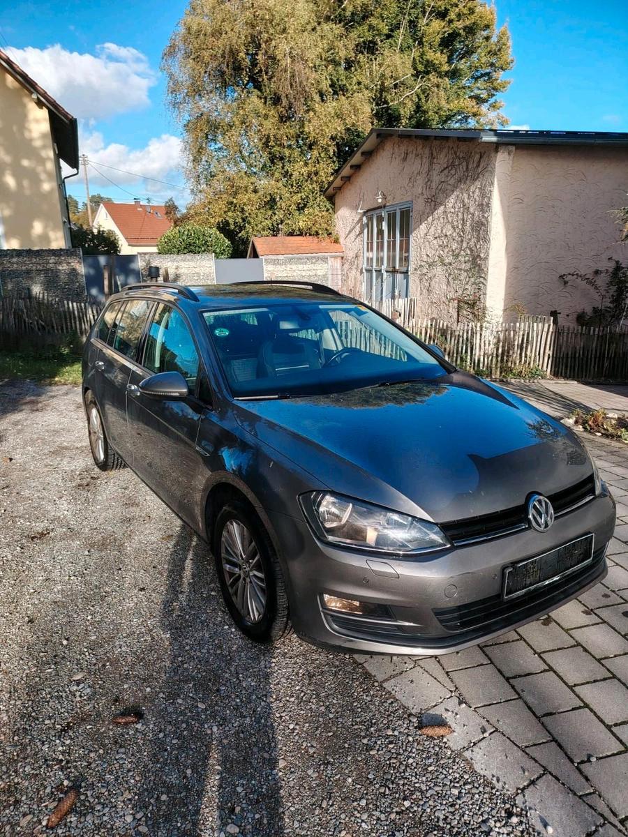Volkswagen Golf 2014 — салон