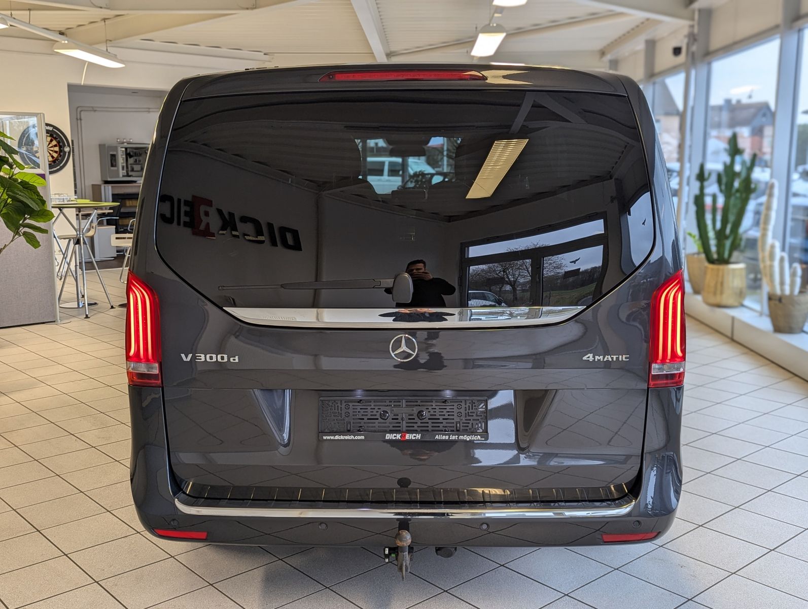 Fahrzeugabbildung Mercedes-Benz V 300 d EXCLUSIVE 4M lang Pano Nappa AHK VOLL 19