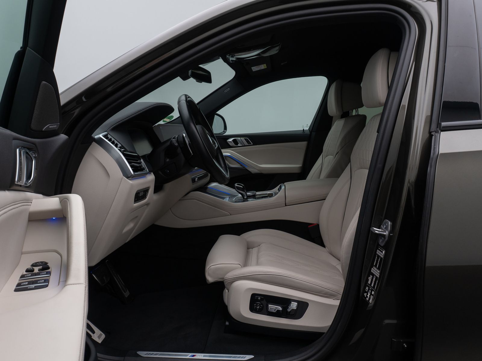 Fahrzeugabbildung BMW X6 xD40d M Sport 360° HUD H/K 22Zoll Individual