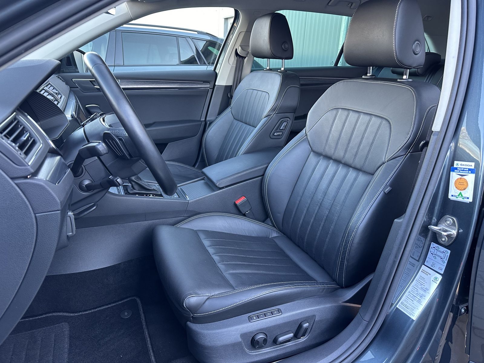 Fahrzeugabbildung SKODA Superb Combi 1.4 TSI DSG Style iV NAV+LED+AHK+PP