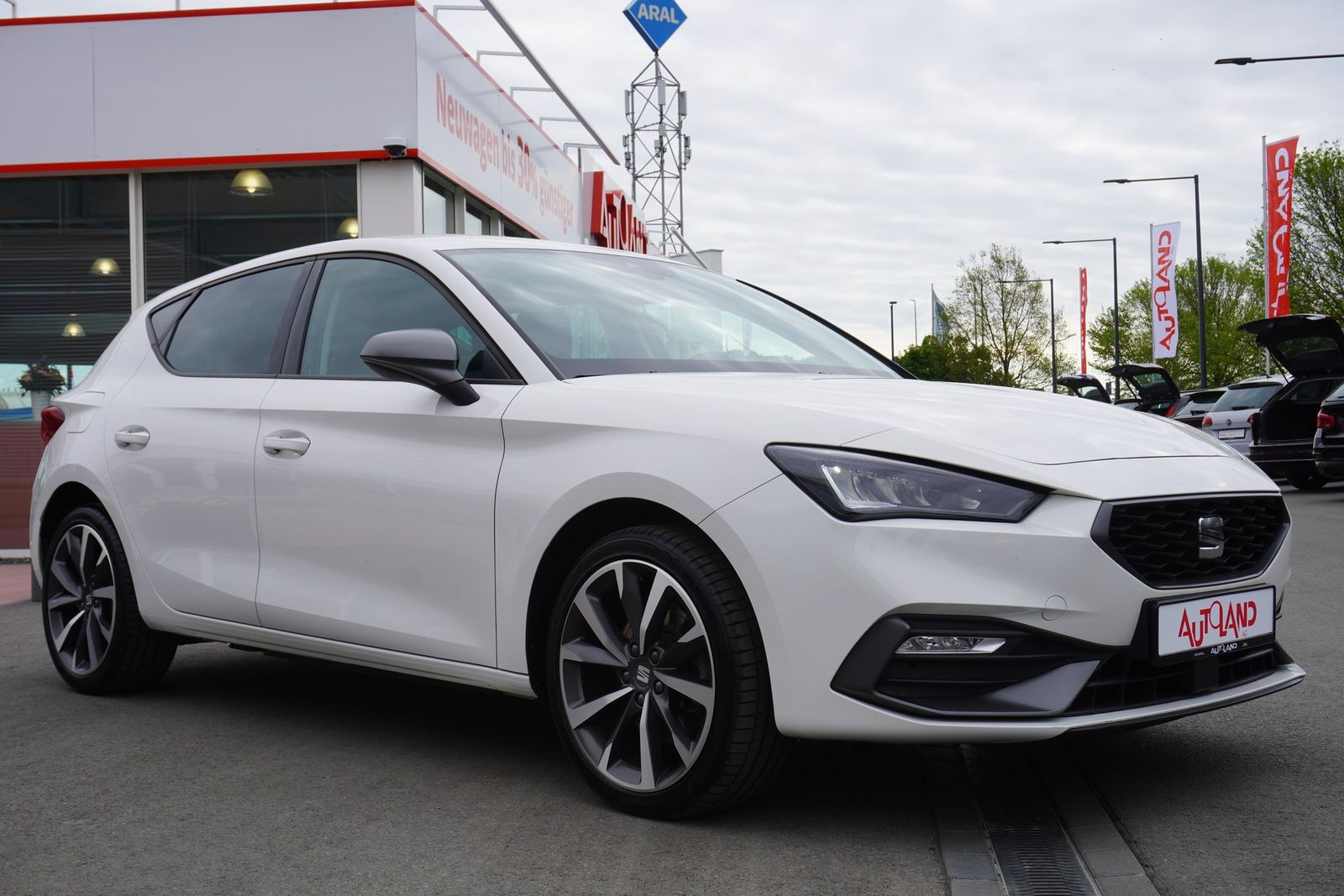 Seat Leon 1.4 FR e-Hybrid LED Navi ACC FullLink PDC imagem 3