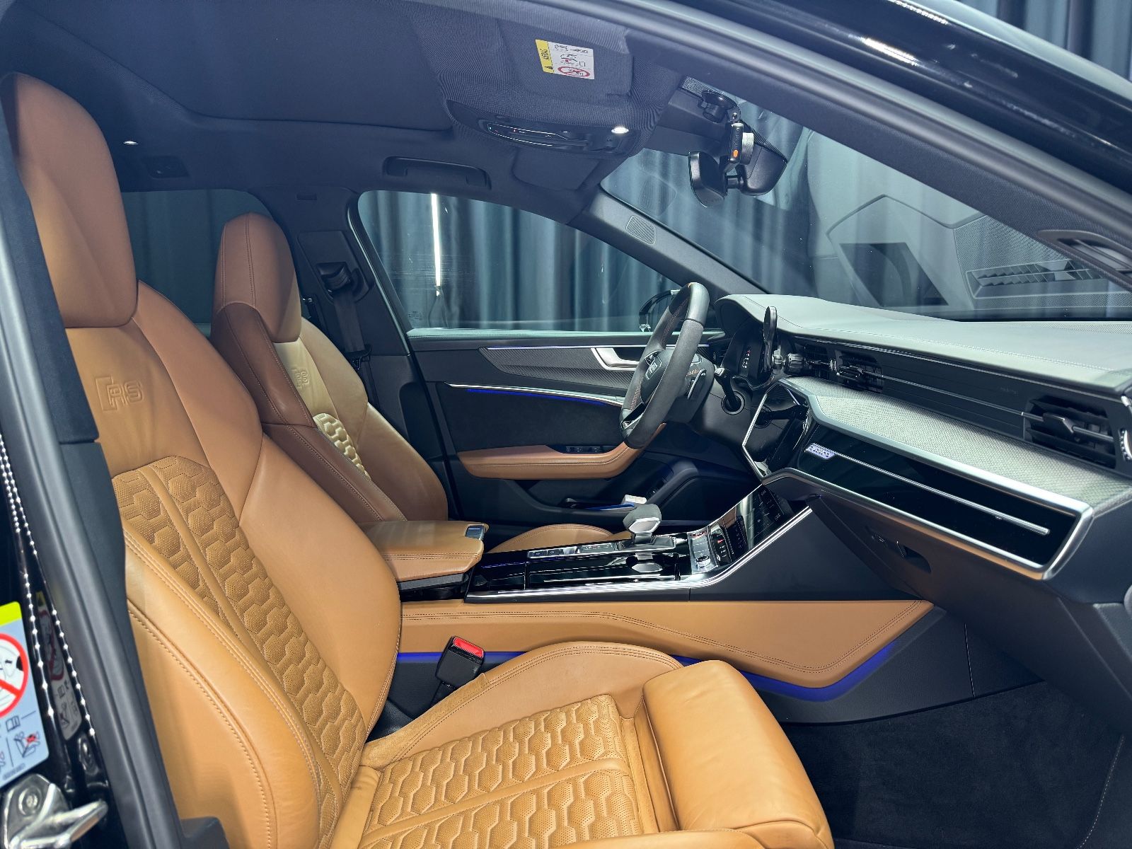 Fahrzeugabbildung Audi RS6 Avant 4.0 TFSI quattro|PANO|MATRIX|ACC|VOLL