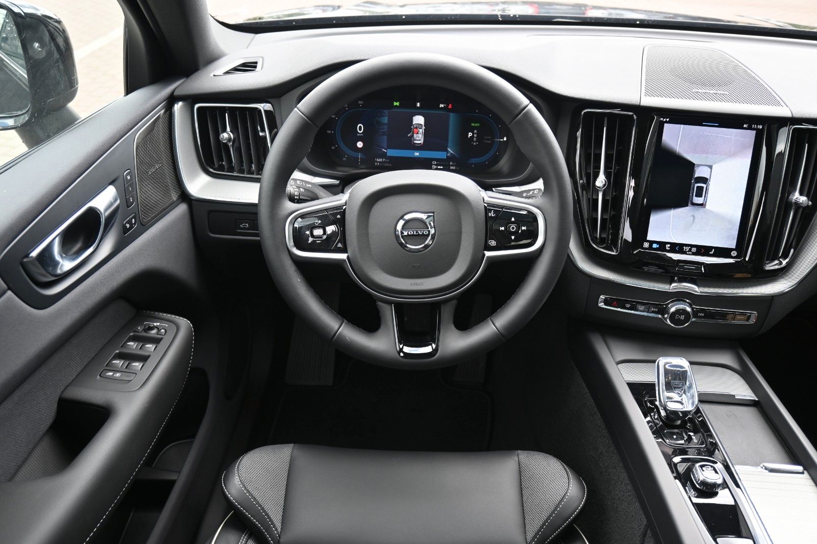 Fahrzeugabbildung Volvo XC60 T6 RC AWD Plus Black Edition*360°*ACC*AHK